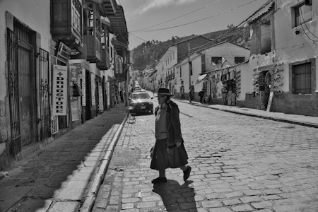 quiet street scene in Cusco